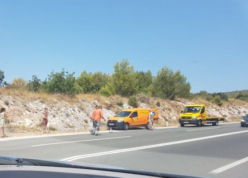 Dvije prometne nesreće u razmaku od 15 minuta: Kod Zamka ozlijeđen motociklist, na 'tri trake' sudar tri vozila