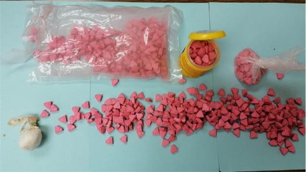 Mladić i maloljetnik imali 740 tableta estasyja. Planirali ih prodavati na Pagu