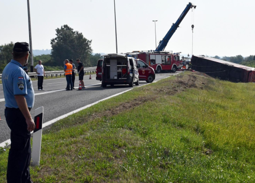 Uhićen vozač autobusa koji je sletio s ceste: 'Kazao je da je na trenutak zaspao'