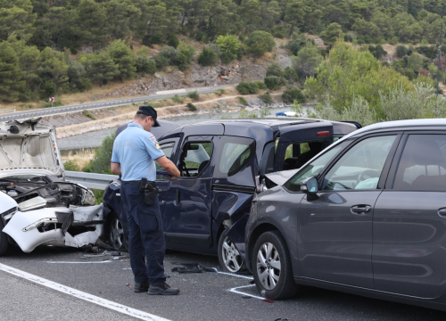 Sudar tri auta kod Grebaštice izazvao 41-godišnjak pod utjecajem alkohola: On i putnica iz drugog auta teško ozlijeđeni
