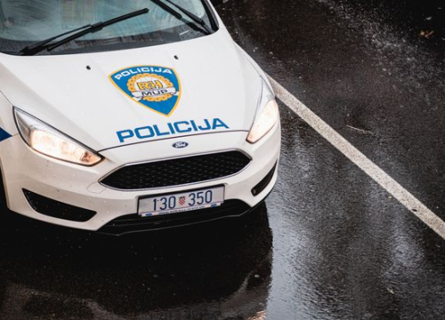 Vodice: Oduzeo prednost Nijemcu na motociklu, suvozačica Talijanka ozlijeđena