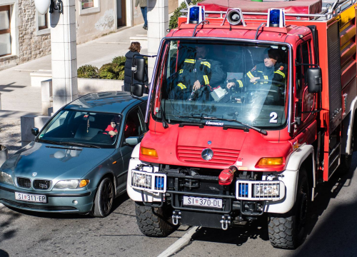 Vatrogasci odradili sedam intervencija: Gorio objekt u Pirovcu, spašavali ljude i životinje u Prhovu