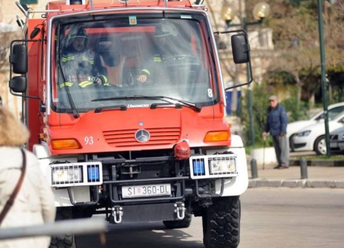 Planuo požar kod Knina: Na intervenciji devet vatrogasaca i dva vozila