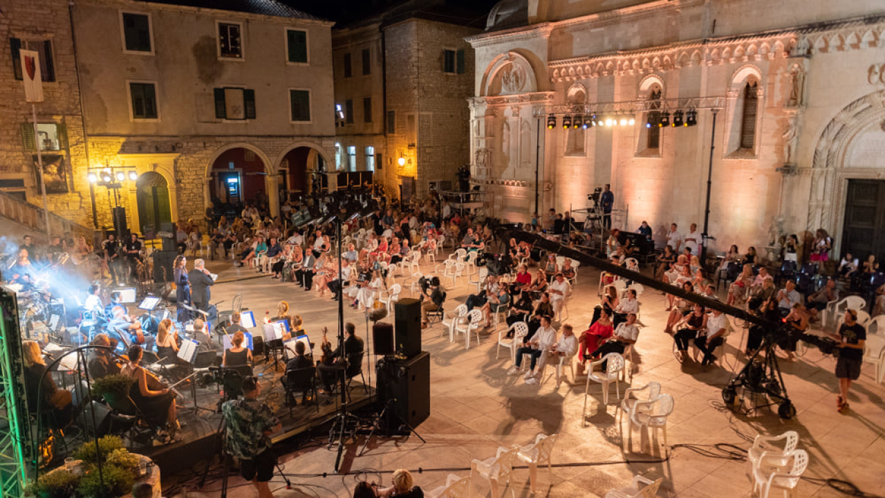 Objavljen program Večeri dalmatinske šansone, ulaz samo s covid-potvrdom ili negativnim testom