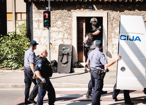 Razbojništvo u ljekarni kod Kronjinog magazina: Nema ozlijeđenih, razbojnik uhićen u blizini