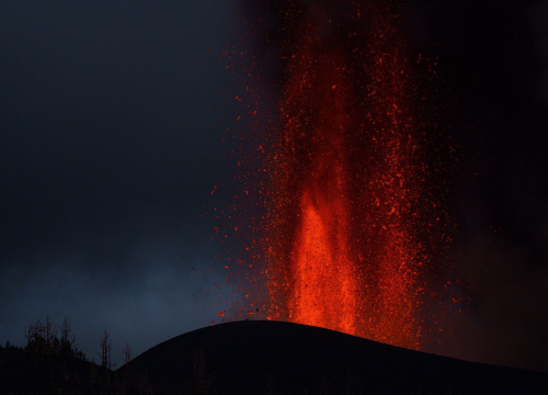 Vulkan na Kanarima još izbacuje lavu: Otrovni pepeo prekrio područje, lava progutala kuće, škole, plantaže...