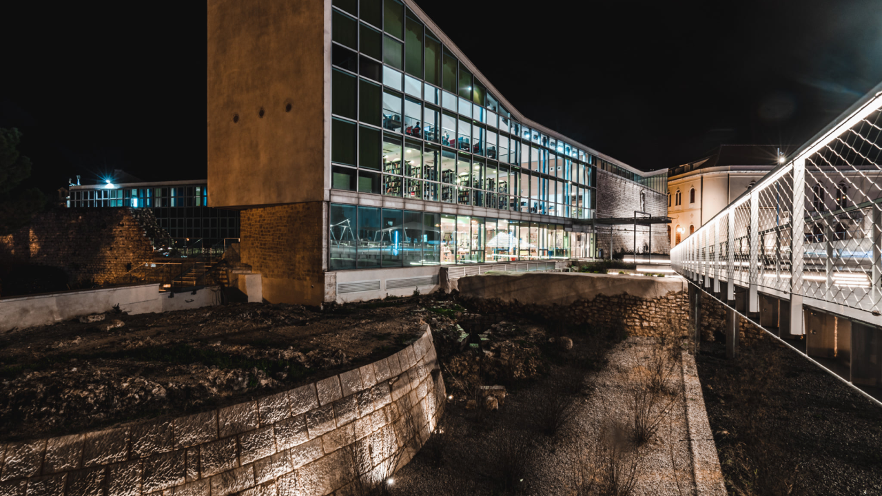 Srijeda u šibenskoj knjižnici: Večer rezervirajte za francuski film i domaću izložbu