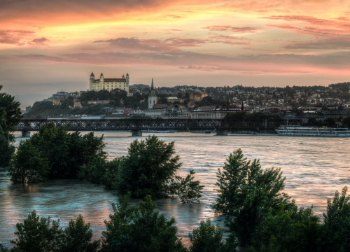 Slovačka u lockdownu, Češka pooštrava mjere da bi ga izbjegla
