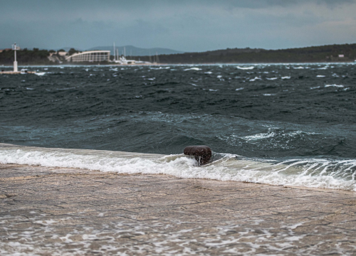 Za cijeli Jadran upaljen narančasti meteoalarm: Olujno jugo, na otvorenom moru valovi od dva i pol metra