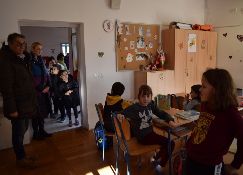 Škola na Lozovcu dobila 11 klima uređaja od NP Krka i dvije firme: Vrijedna donacija uz koju će boravak u školi biti ugodniji