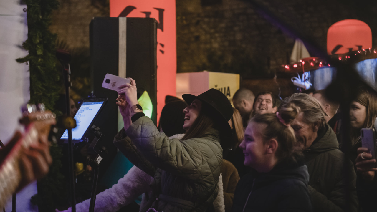 Plešite ispred Jadrana uz Sinove Ravnice, Festivo, Neron i druge poznate izvođače!