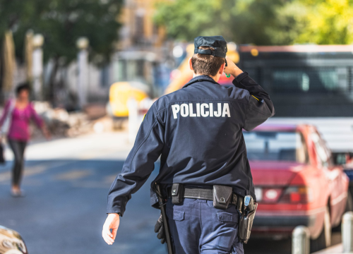Muškarac se po Šibeniku predstavljao kao policajac, pokazivao 'značku' i tražio dokumente, ali jedna žena nije nasjela