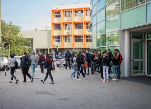Škole su najveća žarišta omikrona: Objavljeno koliko je djece cijepljeno