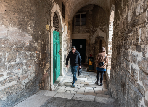 Počinje obnova najstarije šibenske ulice: Uskoro uređenje svodova srednjovjekovne kule kod bunara, starih grbova, kamena i freski