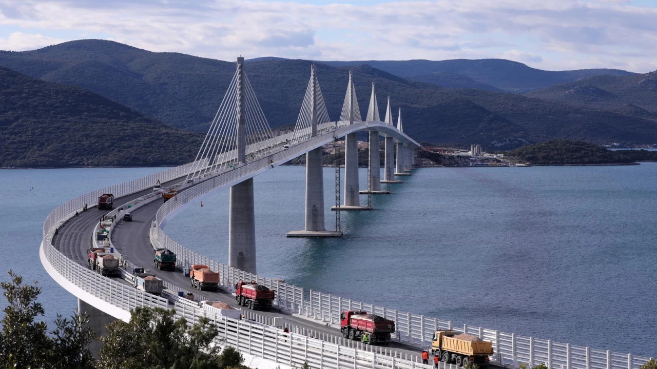 Pelješki most u jedan dan prošao tehnički pregled: Utvrđeni manji nedostaci