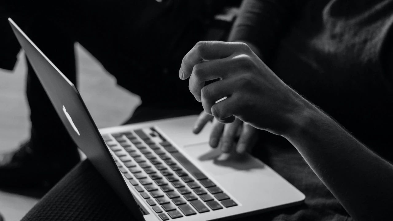 Dvadeset posto srednjoškolaca izloženo seksualnom nasilju na internetu