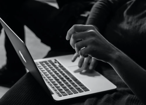 Dvadeset posto srednjoškolaca izloženo seksualnom nasilju na internetu