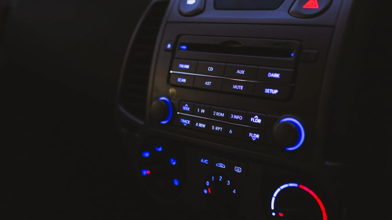 HRT traži da im prijavite osobni automobil, nekima žele zaračunati slušanje vijesti i muzike u autu