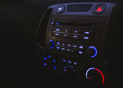 HRT traži da im prijavite osobni automobil, nekima žele zaračunati slušanje vijesti i muzike u autu