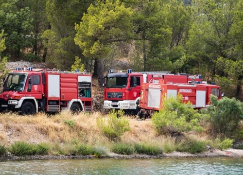 Vatrogasci po županiji jučer imali tri intervencije: Gorjelo kod Danila, Čavoglava i Knina