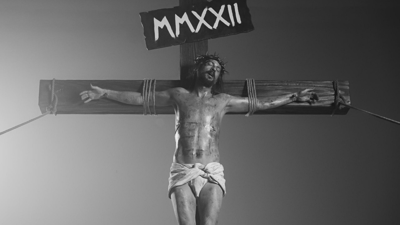 J.R. August novi album najavio spotom u kojem je razapet na križu