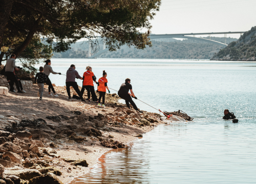 Ostaci Šibenkinog ribogojilišta leže u moru kod Zatona: 'Upozoravali smo Grad i Županiju, samo su prebacivali lopticu'