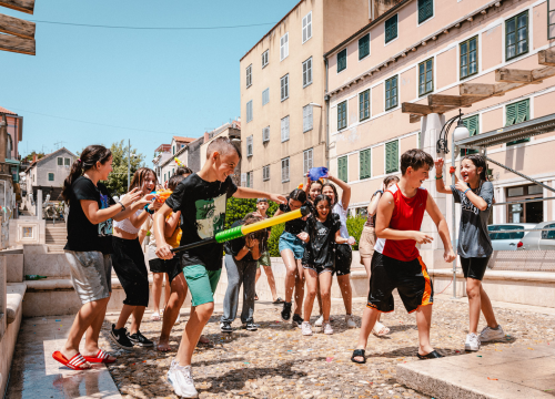 Šibenska ‘izgubljena generacija’ i ratovi kvartova: 'Tu je znalo biti na stotine dice i nitko nije suv doša doma. Opsadno stanje'