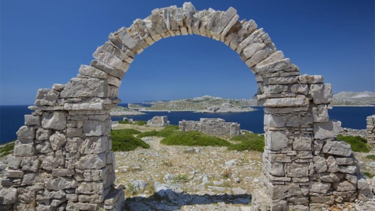 Kornati, okrunit ću se vama: Predstavljanje prve zbirke poezije Mirka Mudronje u Murteru