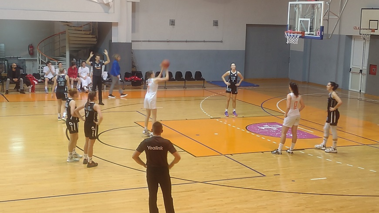 Zagreb na Baldekinu prejak za košarkašice Šibenika