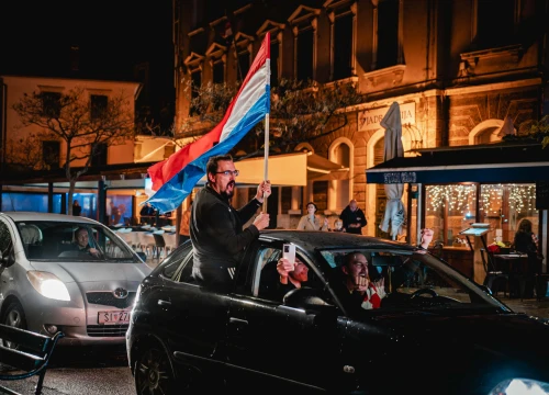 Fotografija 13 - Samba na vučnoj službi! Šibenik je u transu, pogledajte ludilo na ulicama nakon prolaska u polufinale