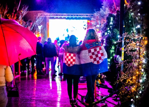 Fotografija 1 - Šibenčani pratili utakmicu u Parkiću: Argentina nanijela Hrvatskoj težak poraz