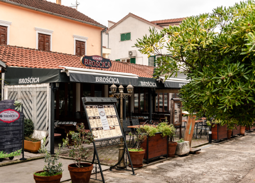 Uživajte ovog adventa u slasnim zimskim delicijama konobe Brošćica!