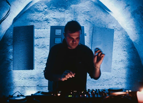 Fotografija 26 - Rasplesana novogodišnja zabava u Tunelu uz milanski duo Modular Project