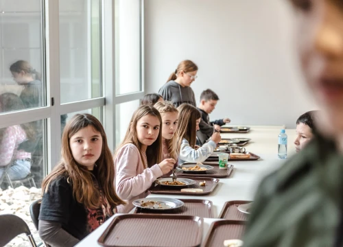 Fotografija 2 - Od danas besplatni obroci za sve učenike: Samo u OŠ Meterize na meniju kuhana hrana