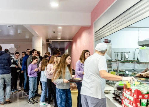 Fotografija 7 - Od danas besplatni obroci za sve učenike: Samo u OŠ Meterize na meniju kuhana hrana