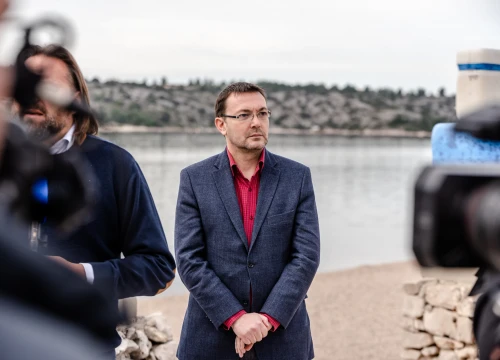 Fotografija 5 - Novi zakon o pomorskom dobru još je jedan pokušaj krađe HDZ-a: 'Građani će postati gosti na plaži'