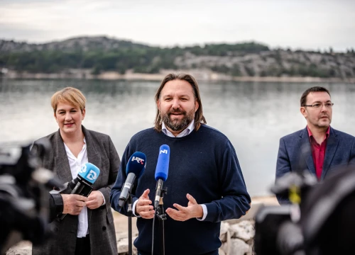 Fotografija 7 - Novi zakon o pomorskom dobru još je jedan pokušaj krađe HDZ-a: 'Građani će postati gosti na plaži'