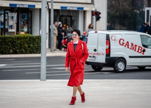 Fotografija 7 - Moderni komadi koji nikad neće izaći iz mode: Evo tko nam je upao u oko ovaj tjedan!