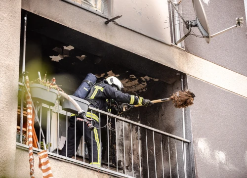 Fotografija 6 - Požar na balkonu stana na Njegoševom trgu, u stanu se nalazila gospođa