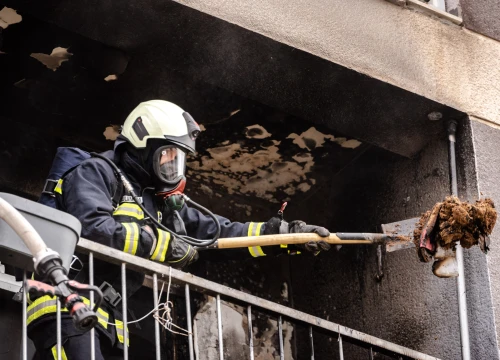 Fotografija 7 - Požar na balkonu stana na Njegoševom trgu, u stanu se nalazila gospođa