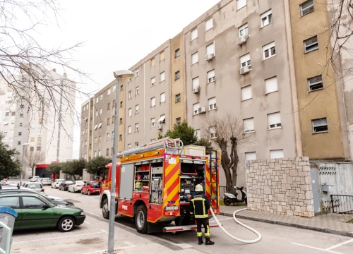 Fotografija 10 - Požar na balkonu stana na Njegoševom trgu, u stanu se nalazila gospođa