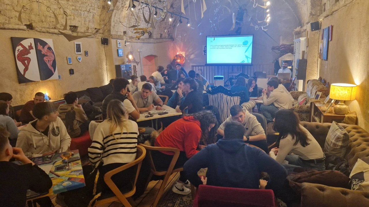 Finalisti srednjoškolske kviz lige stigli u Šibenik: Danas druženje, sutra natjecanje!