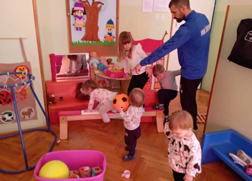 Fotografija 17 - Tate iz dječjeg vrtića 'Šibenska maslina' cijeli tjedan djeci predstavljali svoje poslove