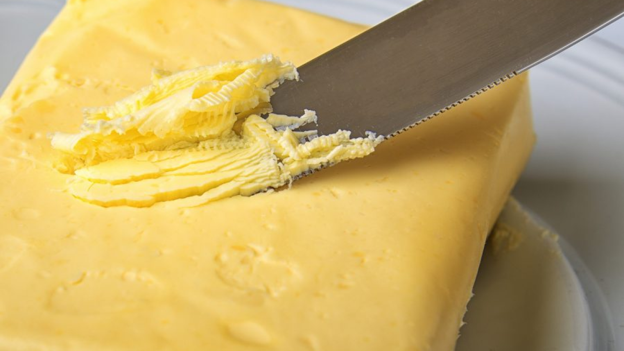 Pakiranja maslaca postala toliko skupa da ih neke trgovine stavljaju u sigurnosne vrećice protiv krađe