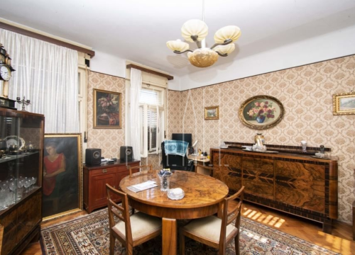 Prodaje se prostrani stan na jedinstvenoj lokaciji u centru Šibenika!