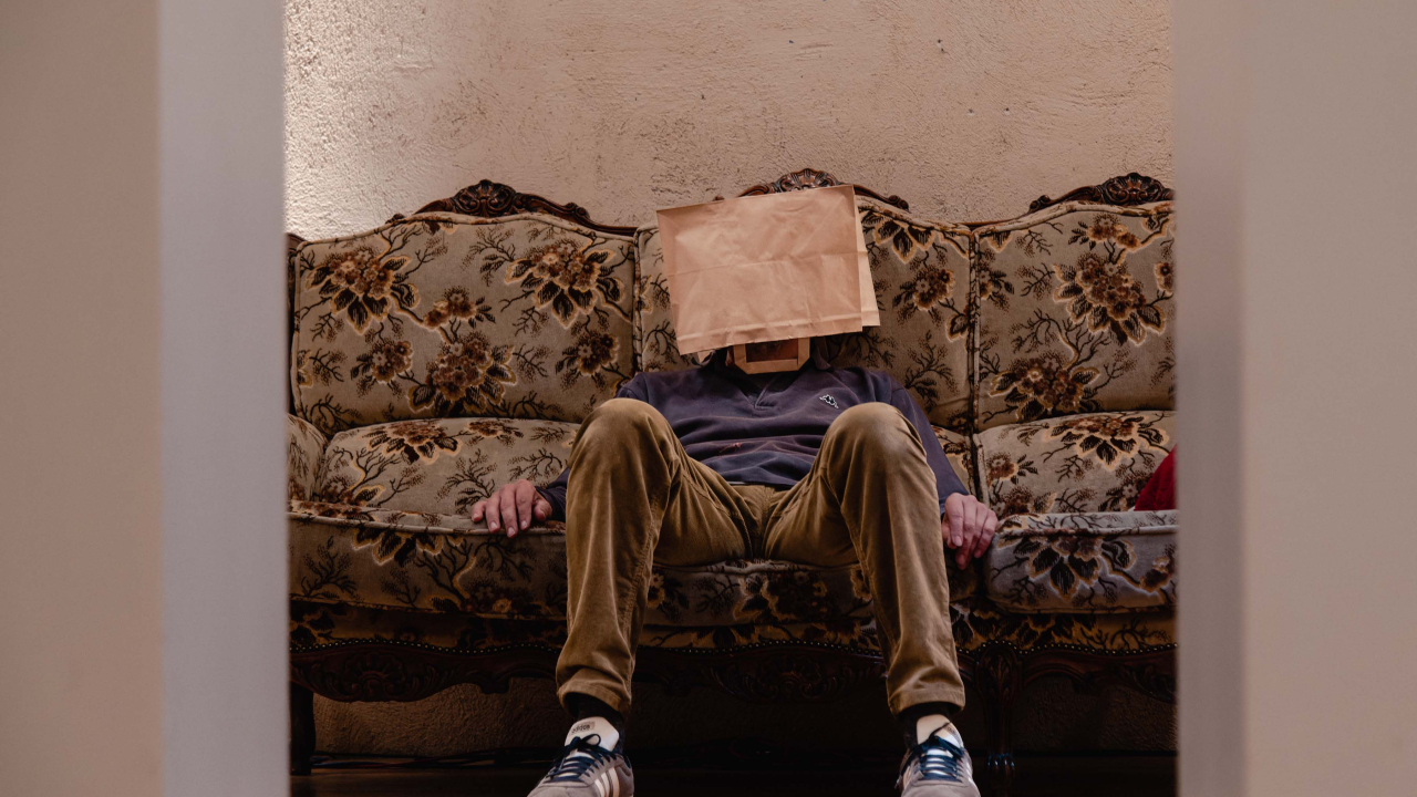 Koraljko Greben večeras u Azimutu: Bivši ovisnik predstavlja ‘Ljubav’, radove inspirirane emocijama!