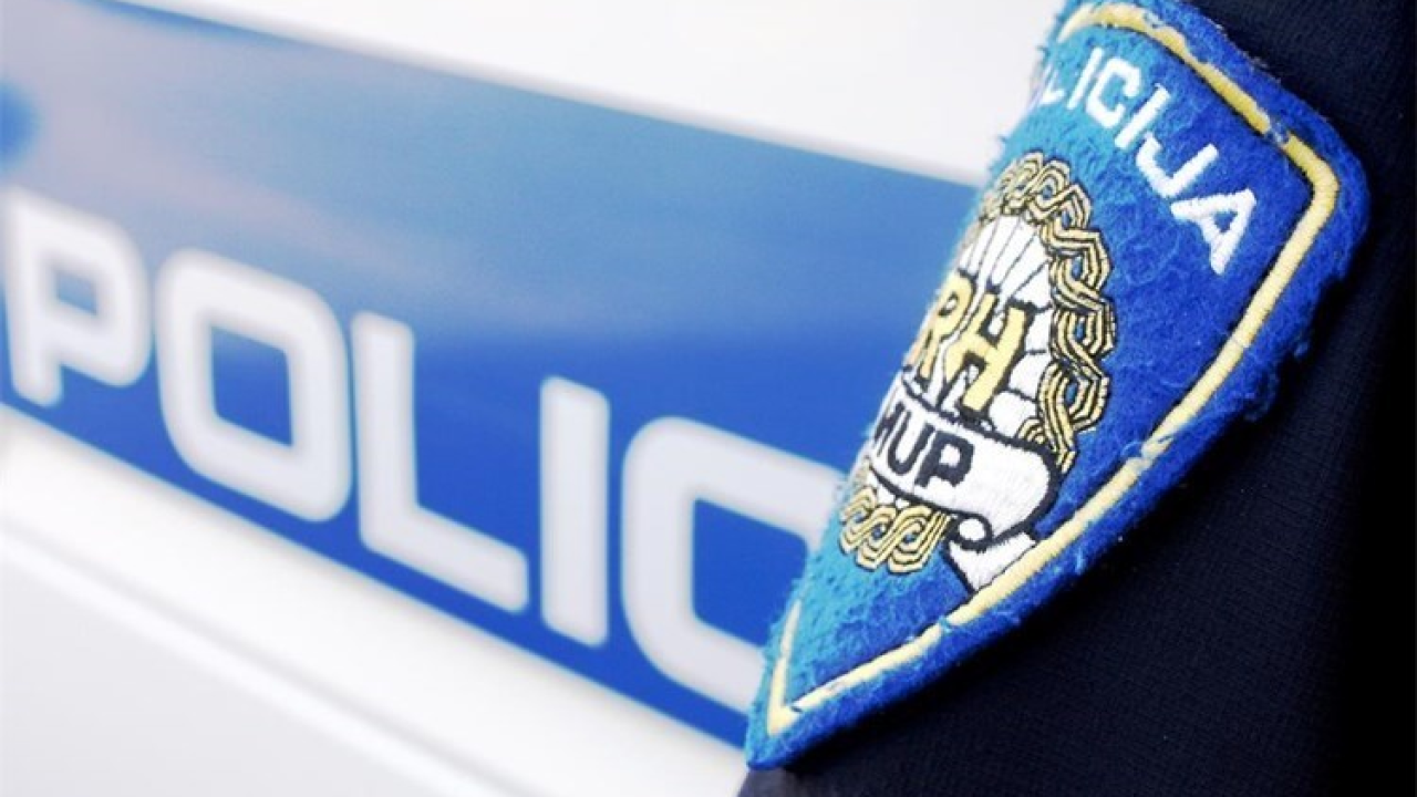 Motorist (34) teško ozlijeđen u prometnoj nesreći u Primoštenu