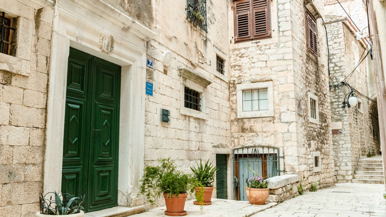 Priča o 'najluđoj' šibenskoj obitelji: Od havajskog kralja i izopćenog nadbiskupa do gradonačelnika Šibenika i rekordera u letenju