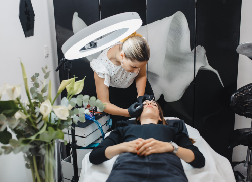 Pružite svojim stopalima maksimalnu njegu i riješite tegobe uz medicinsku pedikuru!