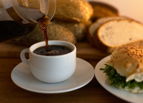 Ujutro u kavu dodajte ova dva začina za zdravije srce i manje upala